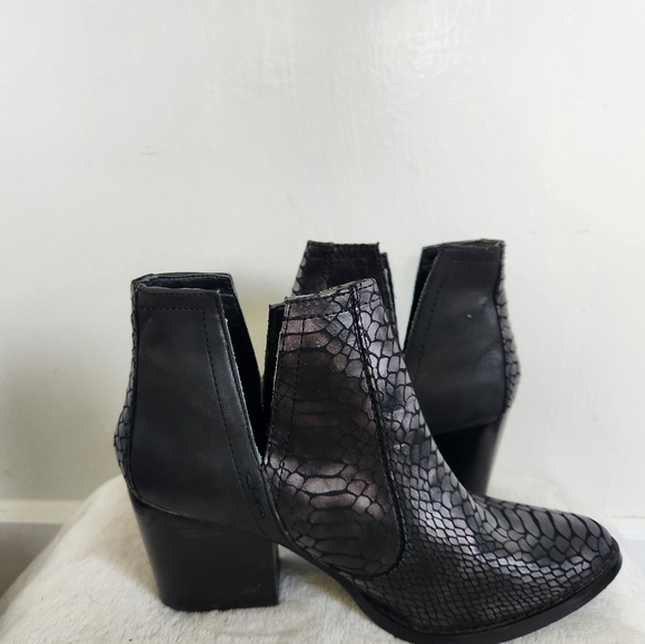 Laura Marano Not Rated Black Faux Leather 3" Heeled Boot Bootie Snakeskin Sz 8 - Picture 4 of 10